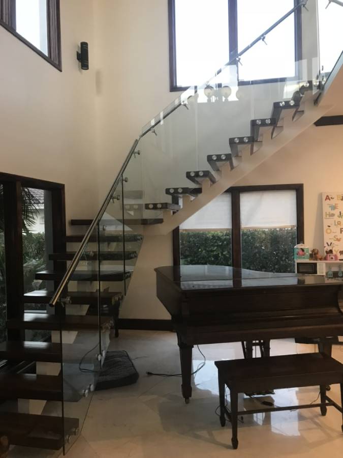 Center Stringer Staircase